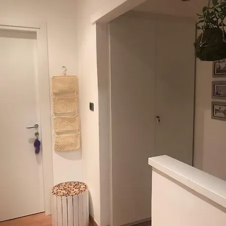 拉法埃拉旅馆 *